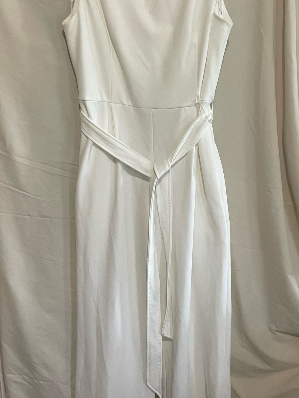 Elegant Calvin Klein White V-Neck Sleeveless Jumper with Waist Tie